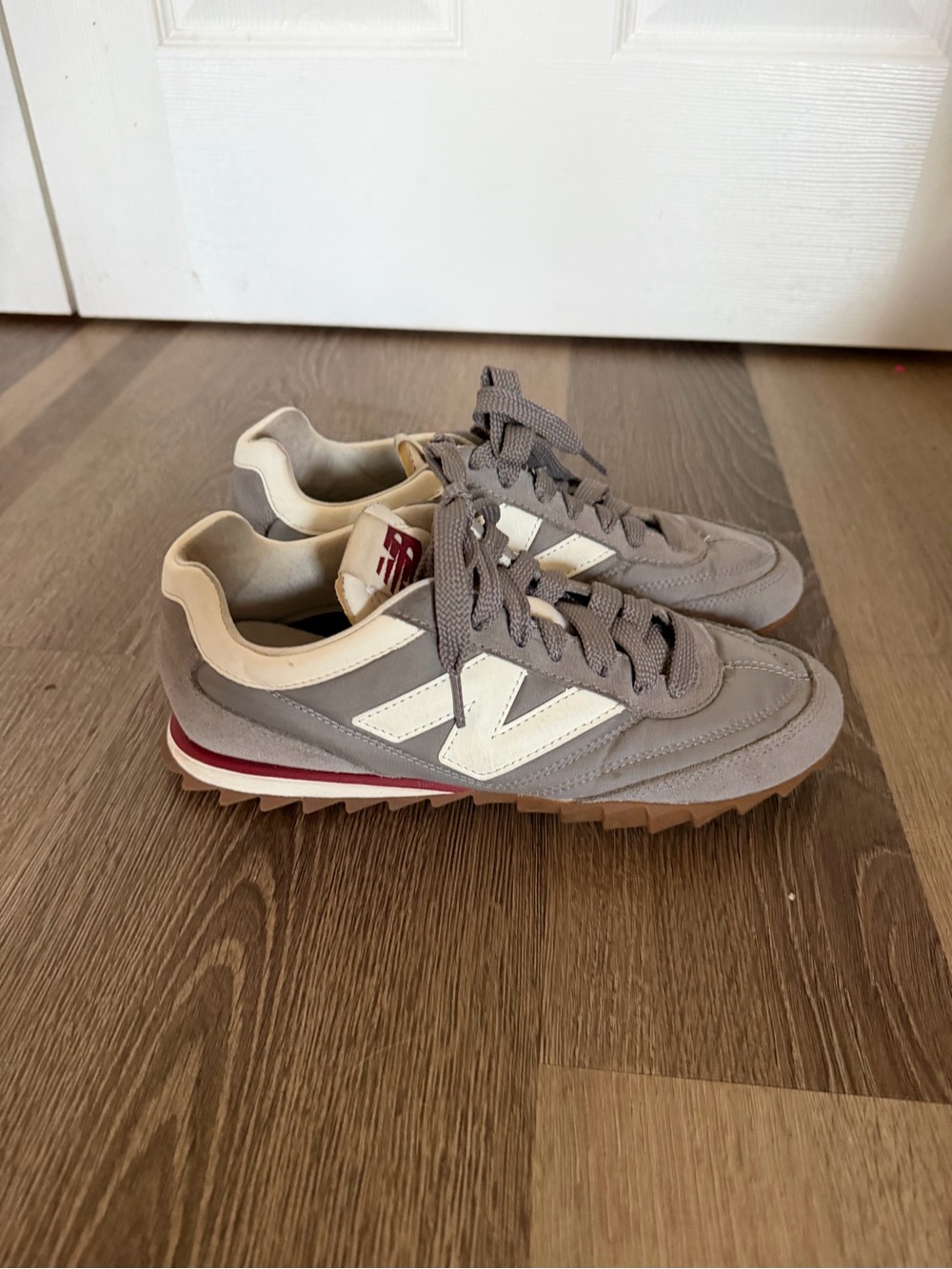 New Balance Men's Gray and Cream Retro Trail Sneakers with Red Accent